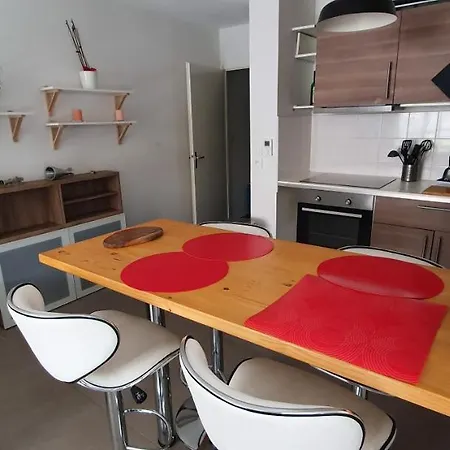 Apartment Joli T2 Classe 3 Etoiles Plein Centre-balcon-baignoire-parking