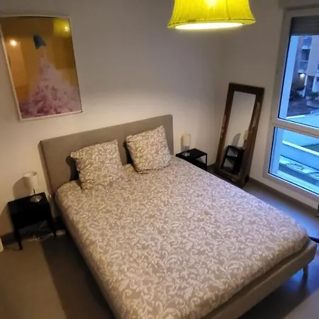 Joli T2 Classe 3 Etoiles Plein Centre-balcon-baignoire-parking דירה *